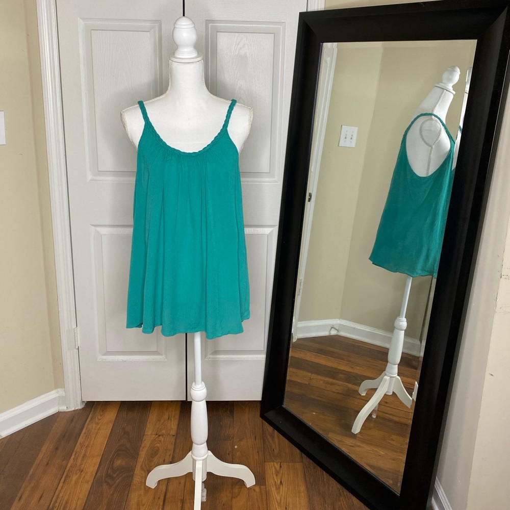 Swing tank top
